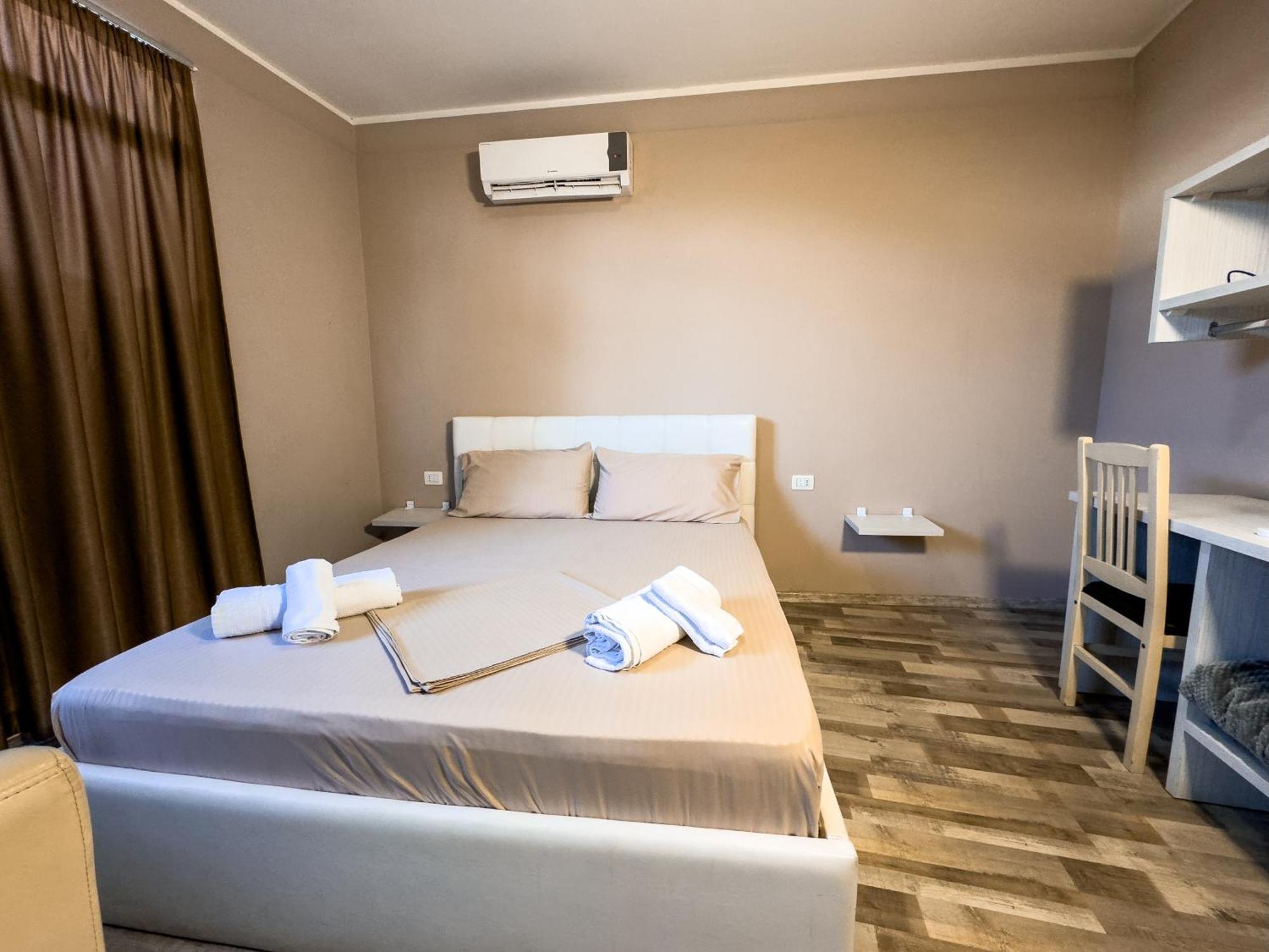 Shkodra Budget Hotel Ngoại thất bức ảnh