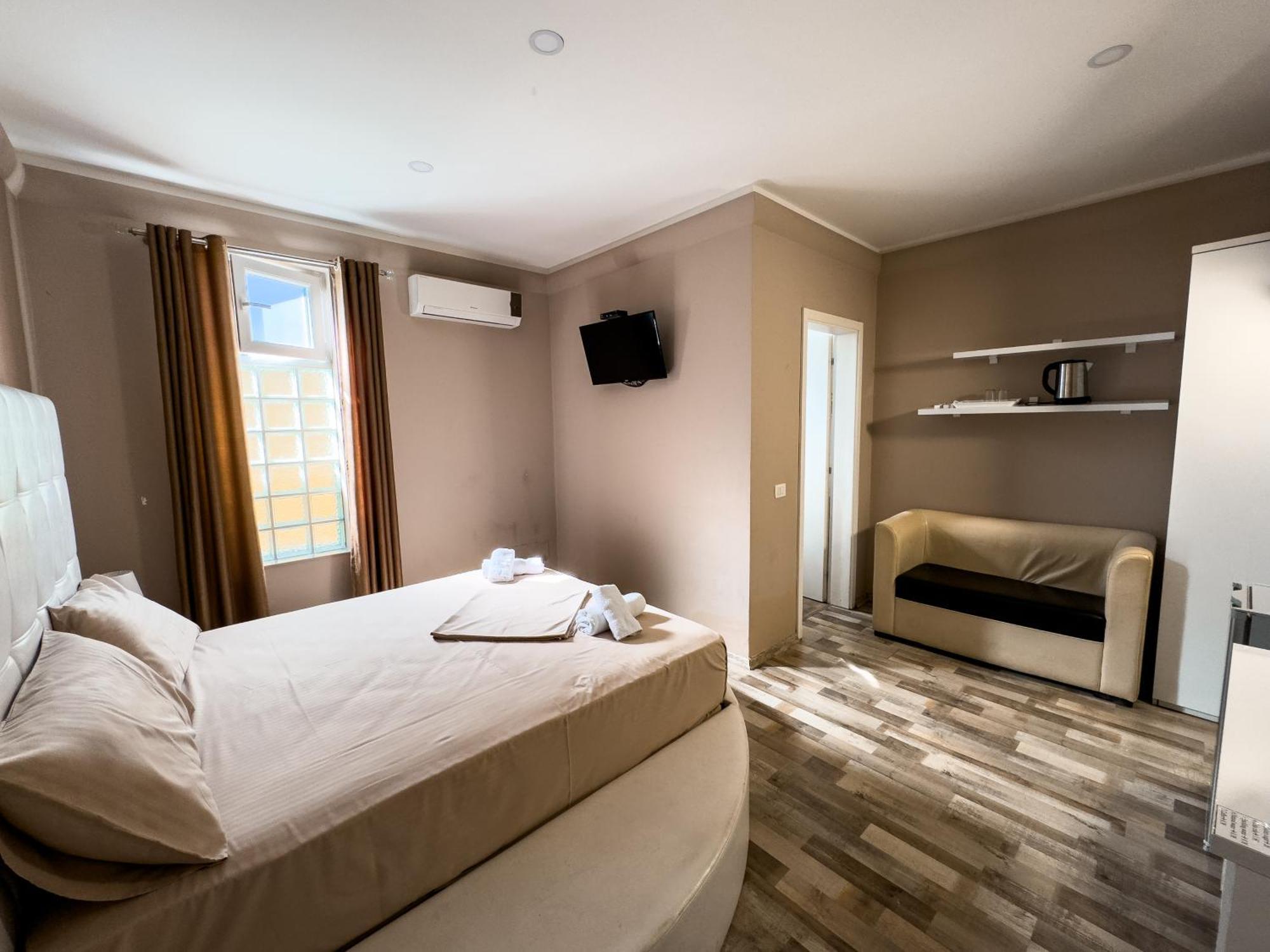 Shkodra Budget Hotel Ngoại thất bức ảnh