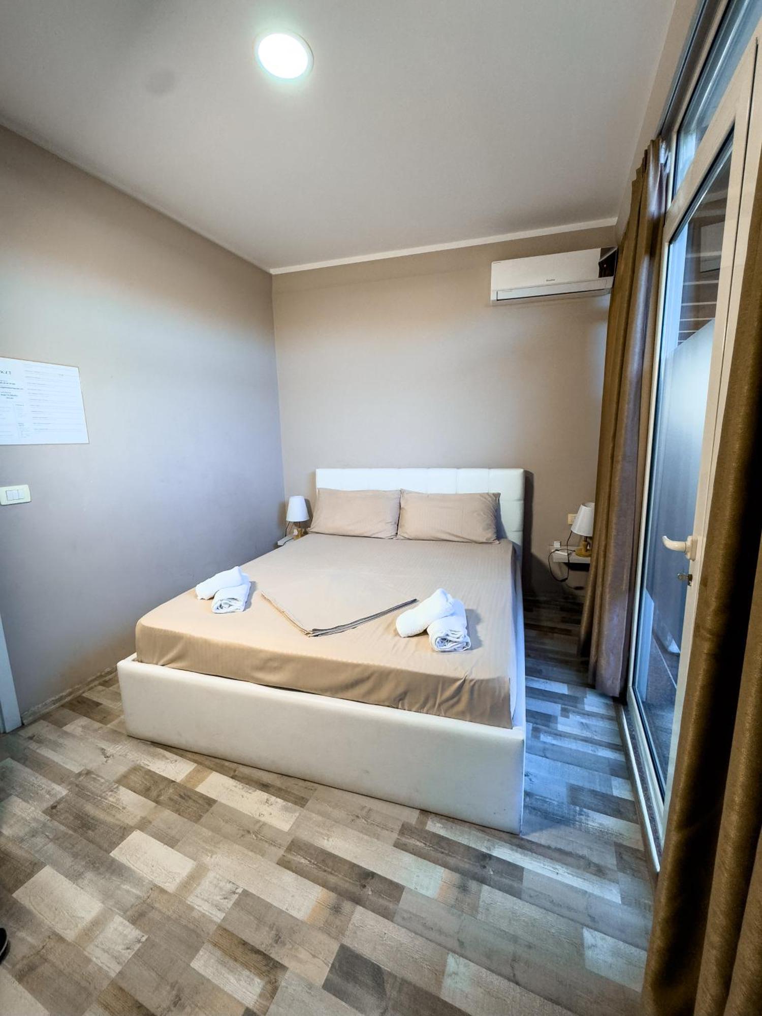 Shkodra Budget Hotel Ngoại thất bức ảnh