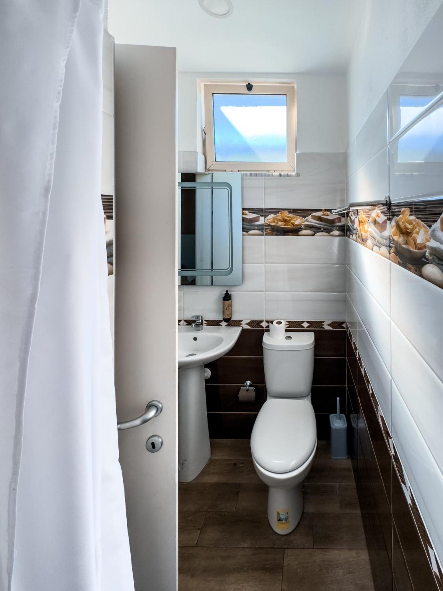 Shkodra Budget Hotel Ngoại thất bức ảnh