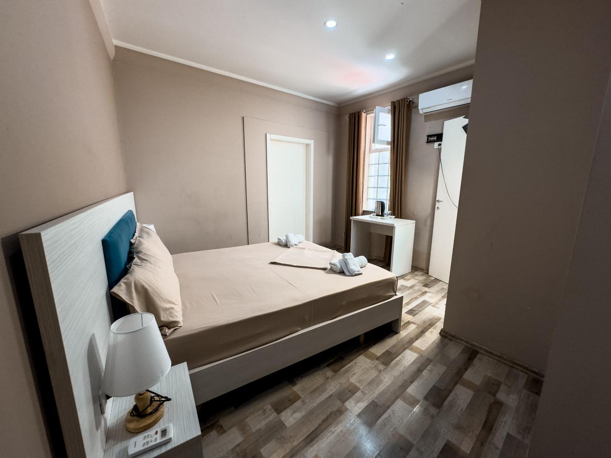 Shkodra Budget Hotel Ngoại thất bức ảnh
