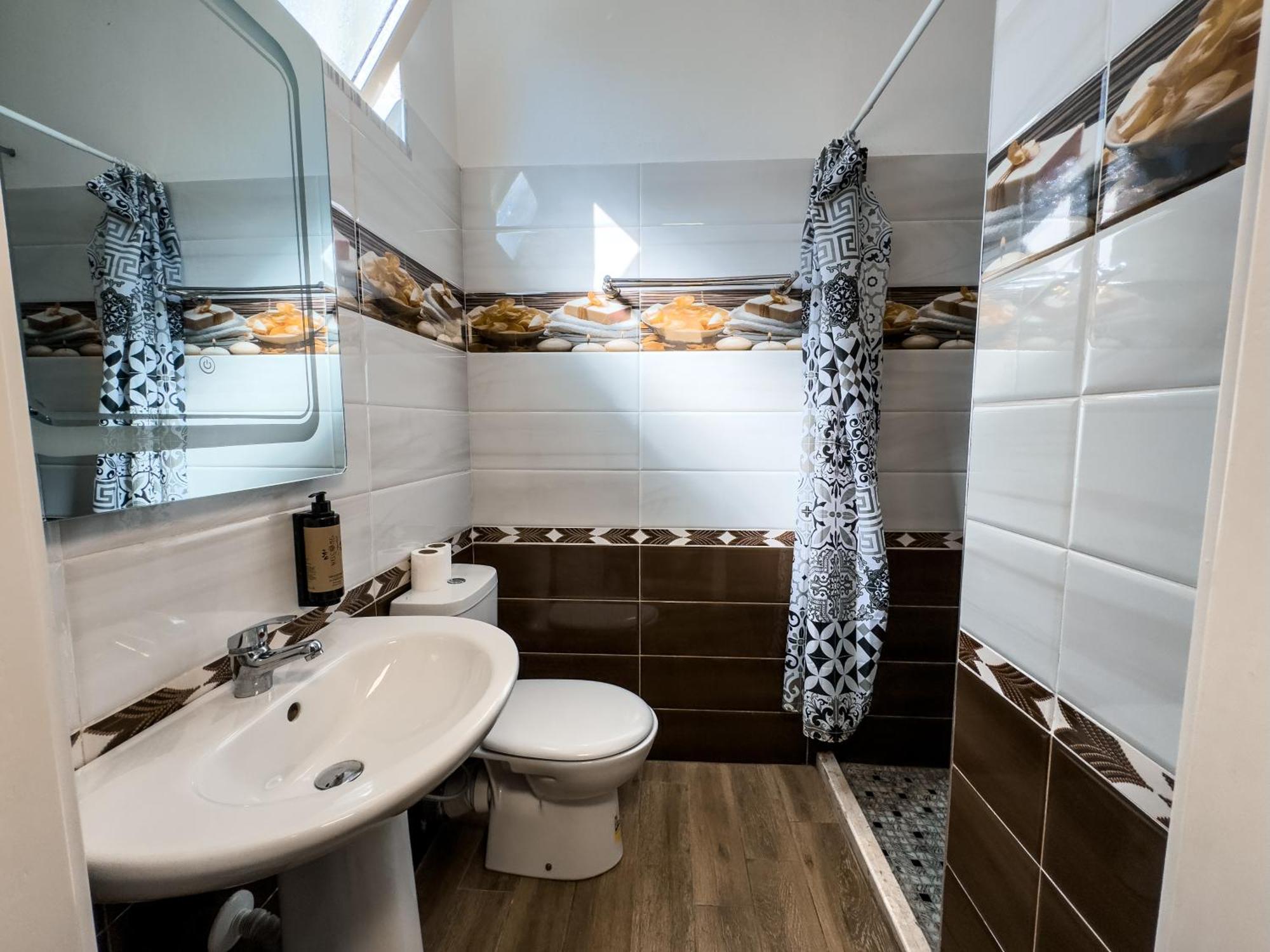 Shkodra Budget Hotel Ngoại thất bức ảnh
