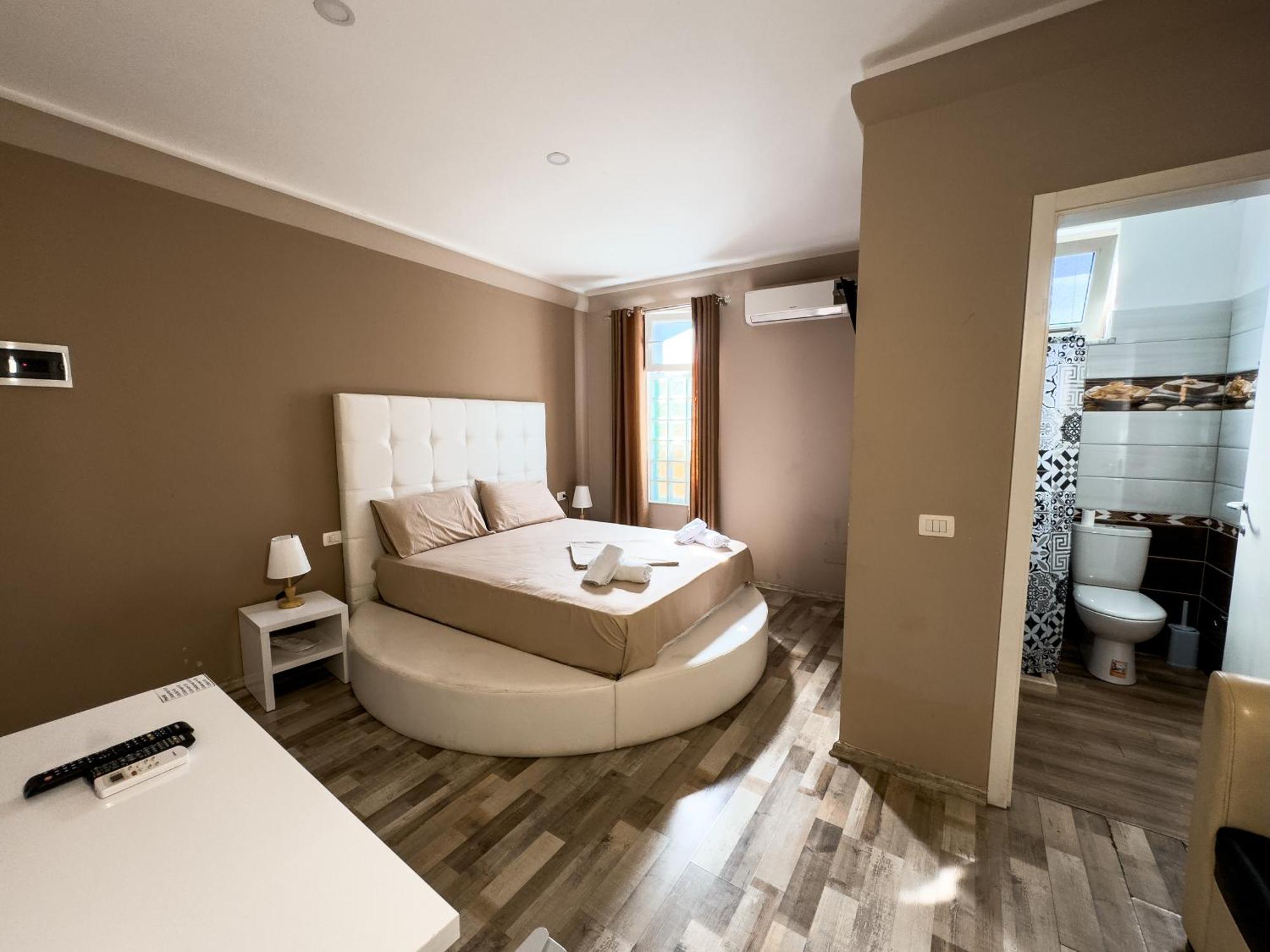 Shkodra Budget Hotel Ngoại thất bức ảnh