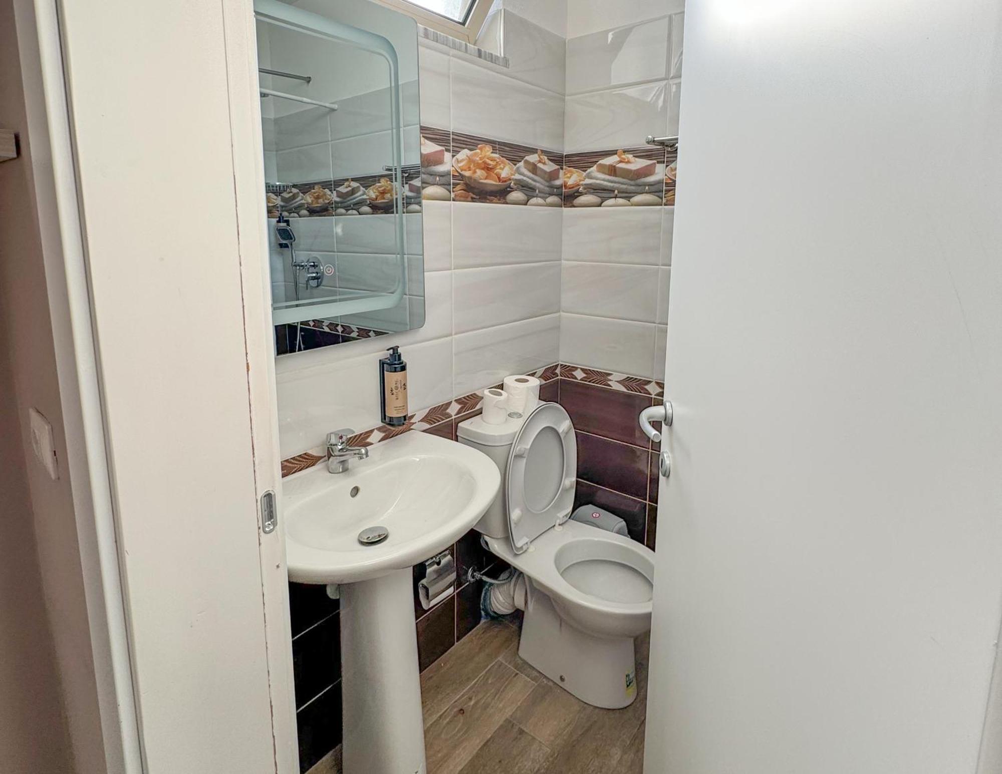 Shkodra Budget Hotel Ngoại thất bức ảnh