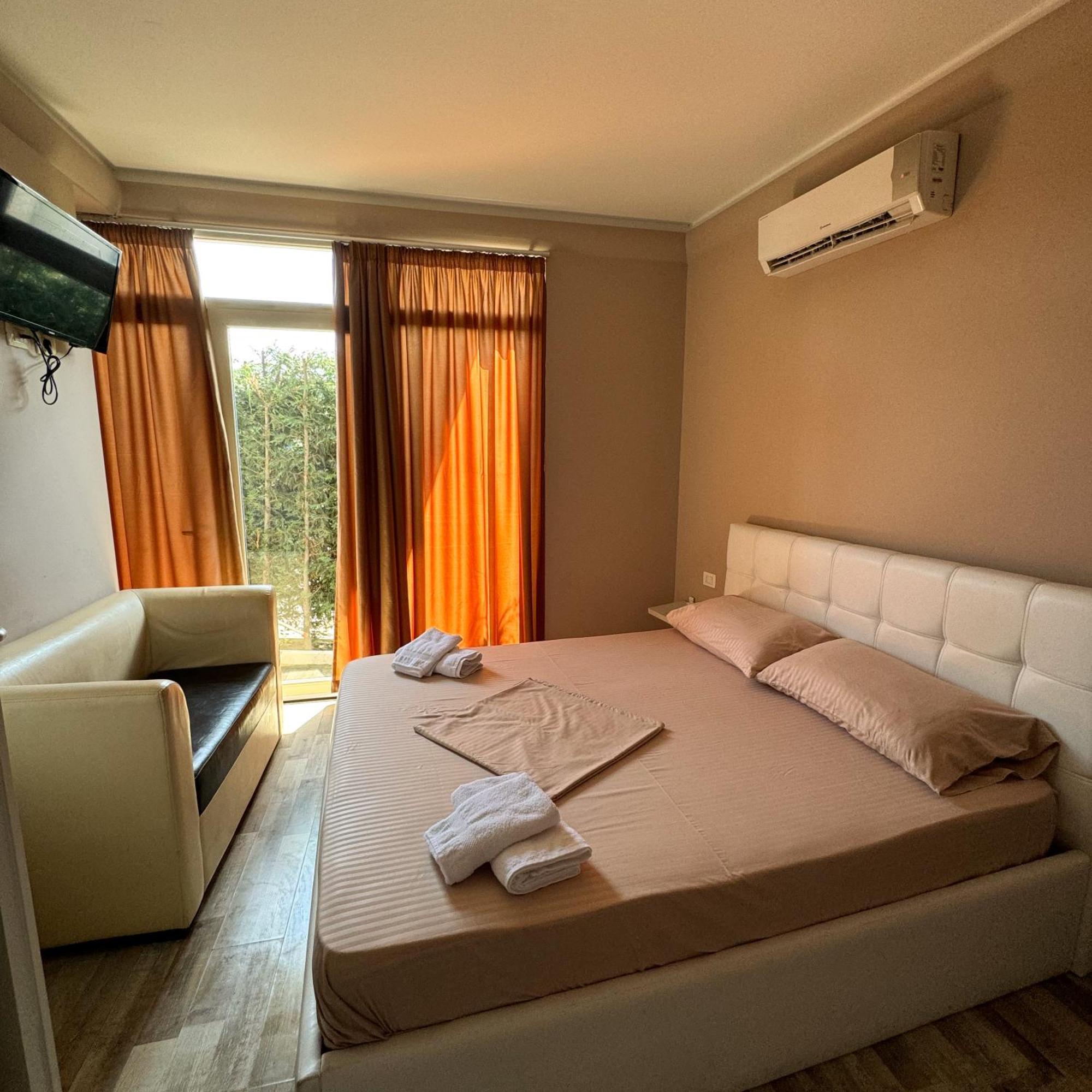 Shkodra Budget Hotel Ngoại thất bức ảnh